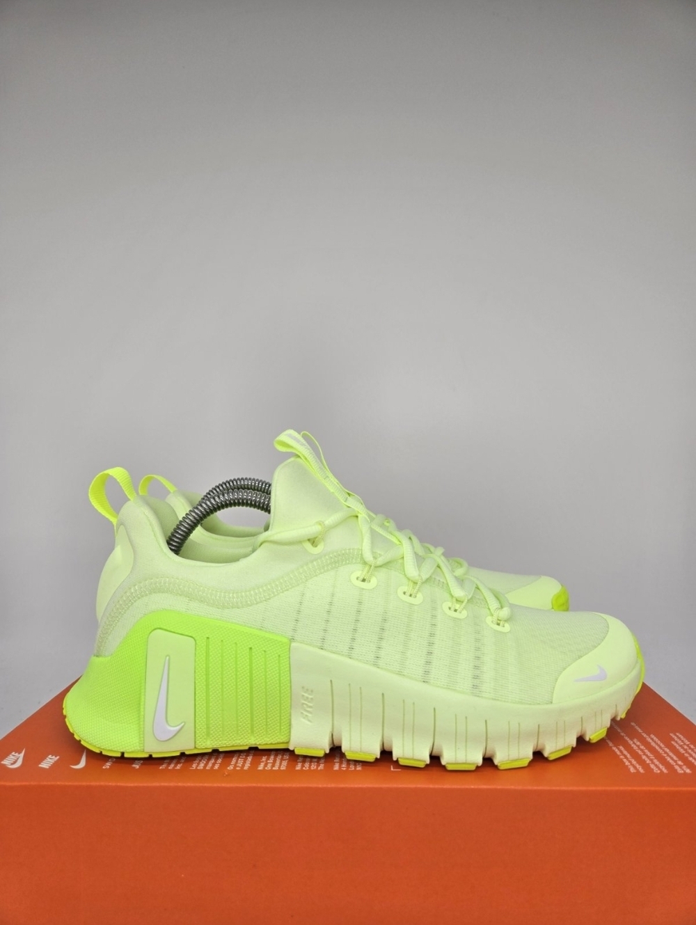 Nike Free Metcon 6 Barely Volt Glow White Women's Workout Shoes Size 8.5 New - Picture 4 of 8